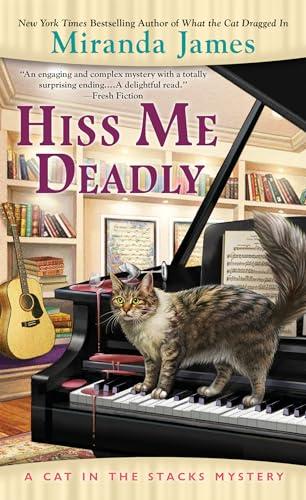 Hiss Me Deadly (Cat in the Stacks Mysteries, Bk. 15)