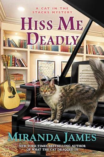 Hiss Me Deadly (Cat in the Stacks Mysteries, Bk. 15)